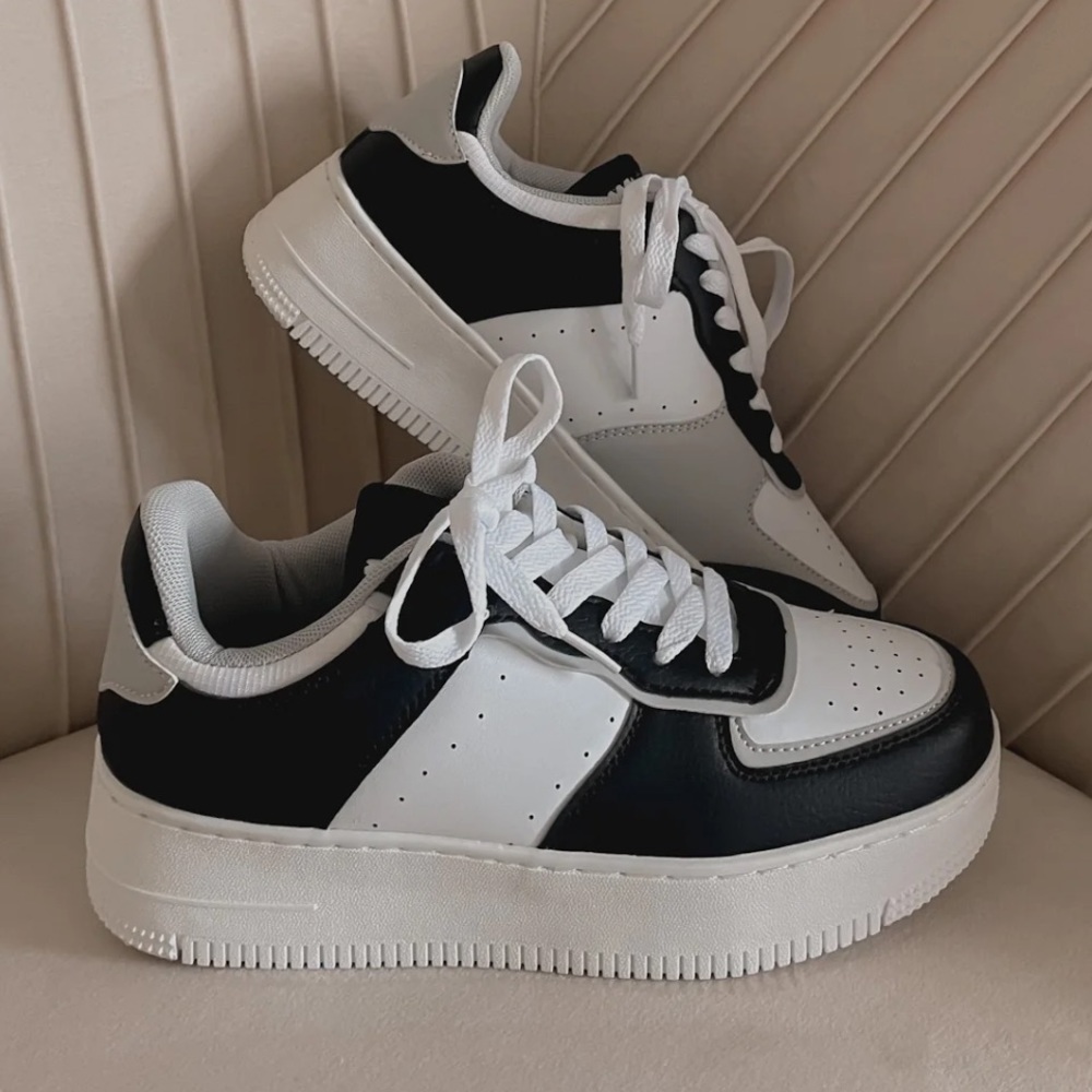 Berness Paola Platform Low Top Sneakers new